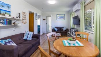 Lowset, pet friendly cottage - Sunset Ave, Bongaree, Bellara (photo 3)