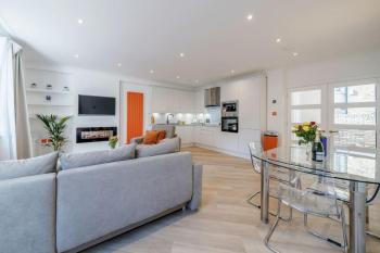 House 10 mins to Tower Bridge Hot Tub & Parking, Londyn (zdjęcie 3)