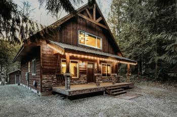 22MBR - Wi-Fi - Fireplace - Pets OK - Sleeps 8 cabin, Глейшер (фото 2)