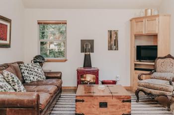 61MBR - Hot Tub - Wi-Fi - Pets Ok - Sleeps 6 home, Glacier (photo 5)