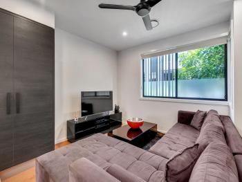 J24B - Bulimba Home from Home, Brisbane (photo 5)