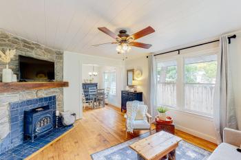 Cookie Cottage, Black Mountain (photo 2)