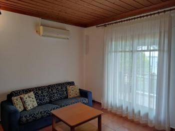 Bright, Beachfront Apartment with free parking and garden, Vourvourou (zdjęcie 3)