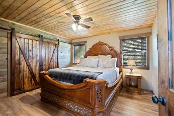 Set the Hook by KABINO Fire Pit Sleeper Sofa Loft 2 Living Rooms Grill WiFi, Island Park (Foto 4)