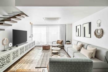 Elegant Duplex with Parking by Beachfront Stay, Herzelia (foto 2)
