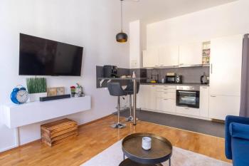 working place, Netflix, 4k TV, heart of Leipzig, Leipzig (photo 3)