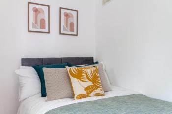 One bedroom flat in the heart of Brixton, Лондон (фото 2)