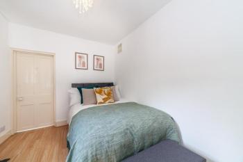 One bedroom flat in the heart of Brixton, Лондон (фото 4)