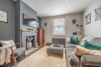 Stylish 2-Bed House With Office And Private Garden - By Tempstay, Windsor (Foto 2)