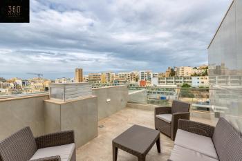 Duplex penthouse in St. Julian's with Views & BBQ by 360 Estates, Sliema (foto 2)