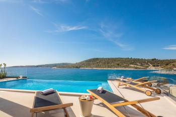 Beachfront Villa Punta Planka with Pool, Rogoznica (photo 2)