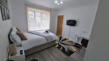 Modern 3 bedroom house, 3 Bathroom, secure parking, Wi-Fi & Garden, Leeds (Foto 3)