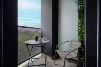 Modern Studio with Balcony for 4 Guests in Wrocław by Noclegi Renters, Breslau (Foto 4)