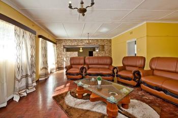 Macum Haven 4BR Home in Florida Park Pool! Parking! Fast Wifi!, Roodepoort (foto 2)