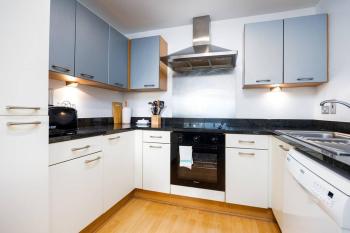 Lovely 2 BR apartment with balcony, Dublin (photo 3)