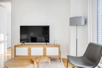 Midtown 1BR w Gym WD across from Rock Center NYC-670, New York (fotografie 2)