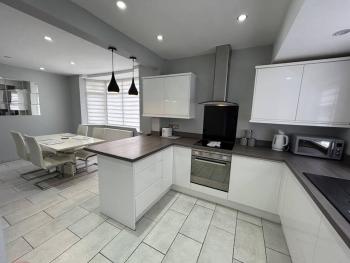Fresh & Spacious House, Rhyl (photo 2)
