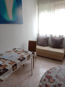 Nice and cozy two single bed room, Split (photo 4)