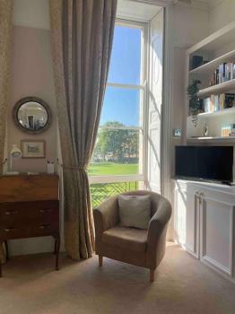 Beautiful Regency Crescent Apartment in Idyllic Location, Bath (photo 5)