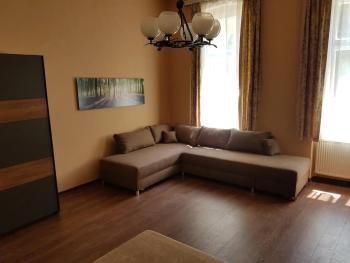 Stylish historic flat for 4 in heart of OldBuda, Budapest (photo 3)