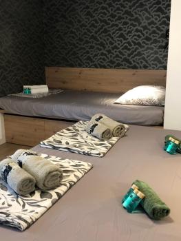 Omis - private Ensuite room with balcony - hotel style, Омиш (фото 4)