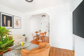444-3E Contemporary 1BR in Hell's Kitchen, New York (Foto 4)