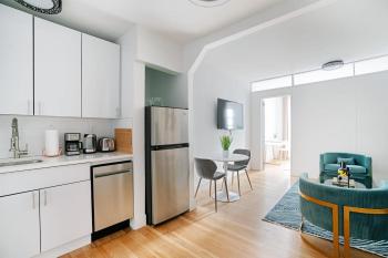 444-3F Newly renovated 1BR in Hell's Kitchen, New York (photo 3)