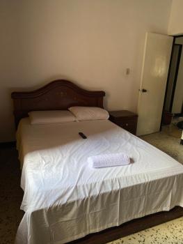Casa Amplia Familiar muy Fresca Cerca al Poblado, Medellín (Foto 2)