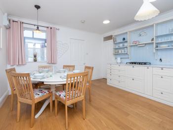 Pass the Keys Spacious family home with parking, Bath (zdjęcie 4)