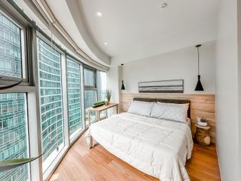 Vibrant Oasis with the best view + Fast WiFi, Manila (photo 4)