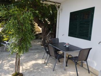 House B - with spacious terrace and beautiful view, Omiš (zdjęcie 4)