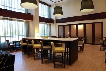 Hampton Inn & Suites Laval, Laval (photo 3)