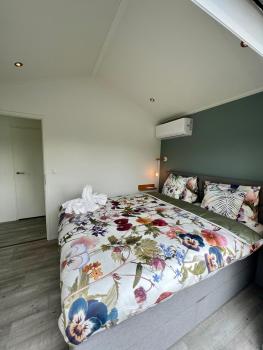 New - Waterfont Villa08 - Private Residence on a lake near Amsterdam, Vinkeveen (photo 5)