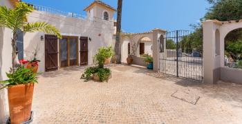 Villa Algarve 4 Ensuite Bedrooms, Private Swimming Pool, Beautiful Gardens with water features and natural Bio Pool, Almancil (fotografie 4)