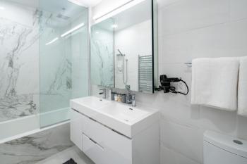 Chic and Spacious 2BD Apt with washer and dryer in unit, New York (Foto 4)