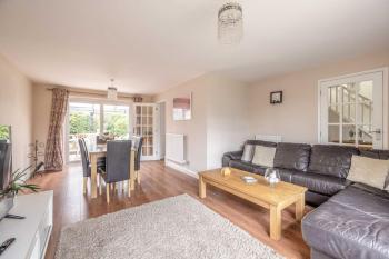 3-Bed Family Home with Parking & Large Garden, Windsor (foto 2)