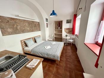 PARTY HOUSE PRAGUE - Apartments Ve Smečkách 18, CITY CENTER!!, Прага (фото 4)