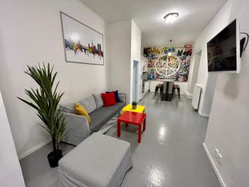 PARTY HOUSE PRAGUE - Apartments Ve Smečkách 18, CITY CENTER!!, Прага (фото 2)