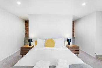Renovated Character Central Home - WiFi & Netflix, Auckland (photo 4)