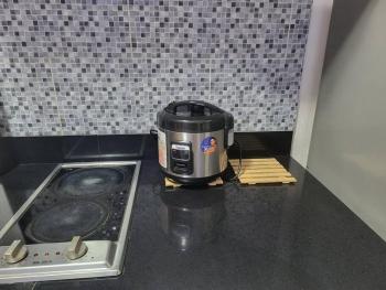 Sheryll Escapes - Kandi Posh 1BR with King bed, fibre Wi-Fi & Free housekeeping, Angeles (foto 5)