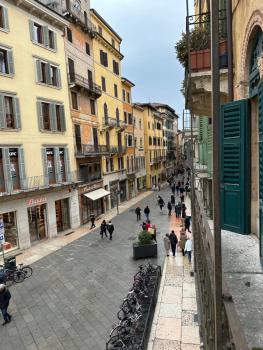 Verona Luxury Flats Piazza Erbe, floor 3, Verona (photo 3)