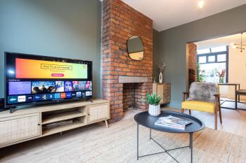 Stunning Scandi Abode in Manchester Parking, Manchester (photo 2)