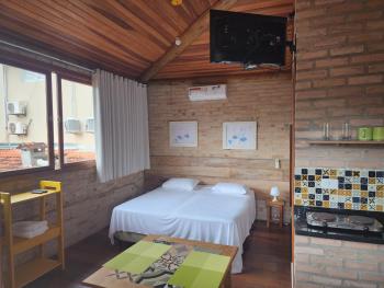 North Shore Maresias Studios p 2 3 e 4 pessoas 2 quadras da praia mini cozinha completa tv ar cond wifi estacionamento roupa de cama e banho, Maresias (photo 4)