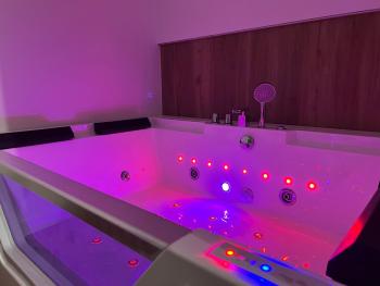 Gold Sleep apartament we Wrocławiu z prywatnym jacuzzi i dużym łóżkiem, Wrocław (photo 2)
