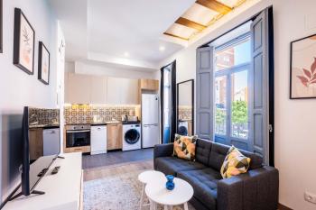 Classy Studio Apartment with Unique Design, Valencia (photo 2)