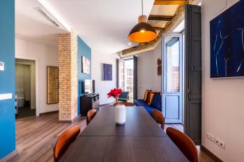 Well Lit and Creatively Designed Apartment, Valencia (photo 3)
