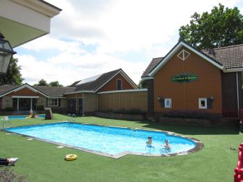 HderH - Eco Lodge op vakantiepark De IJsvogel, zwembaden, kids fun, natuur en rust, Voorthuizen (fotografie 4)
