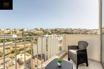 Penthouse Studio, with with private Balcony & WIFI by 360 Estates, San Ġiljan (photo 5)