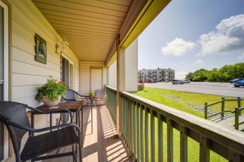 Hike, Bike and Fish Condo with Deck in Beech Mountain, Beech Mountain (Foto 2)