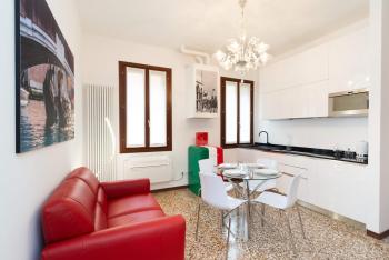 Just Urban Stays - Castello 5067 boutique apartment, Venice (photo 2)